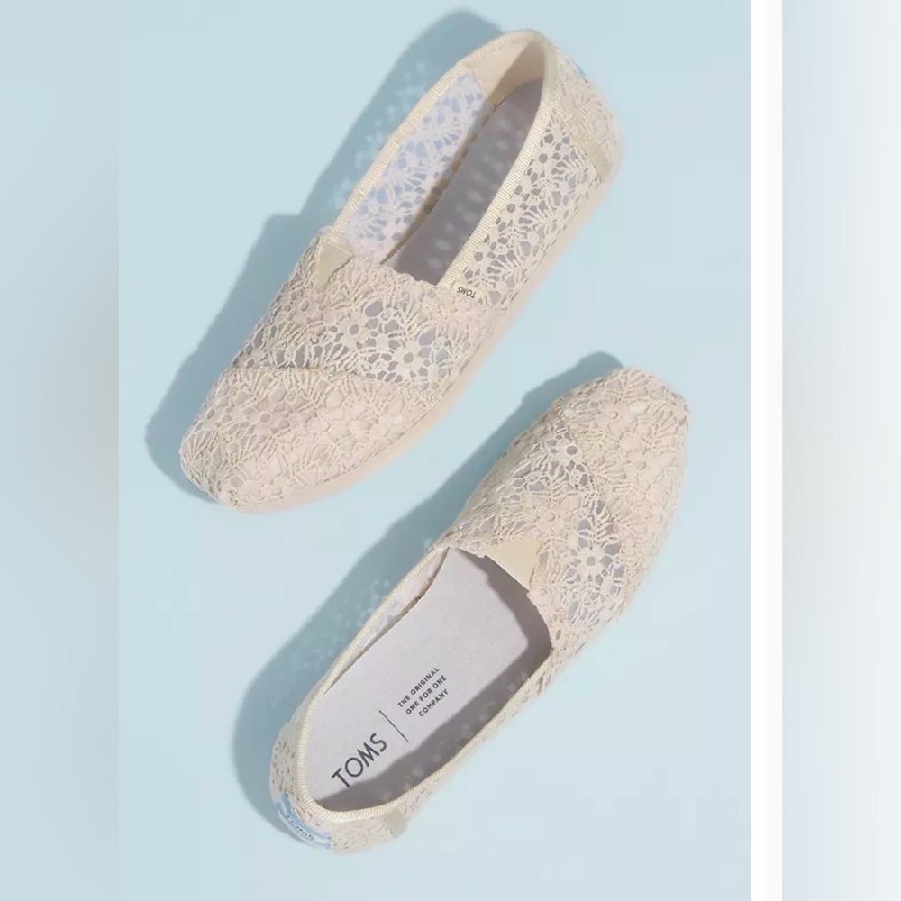 TOMS Women's Beige Lace Flats